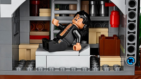 Illustration for article titled This New Jurassic Park LEGO Set Includes a Sexy Jeff Goldblum Minifigure